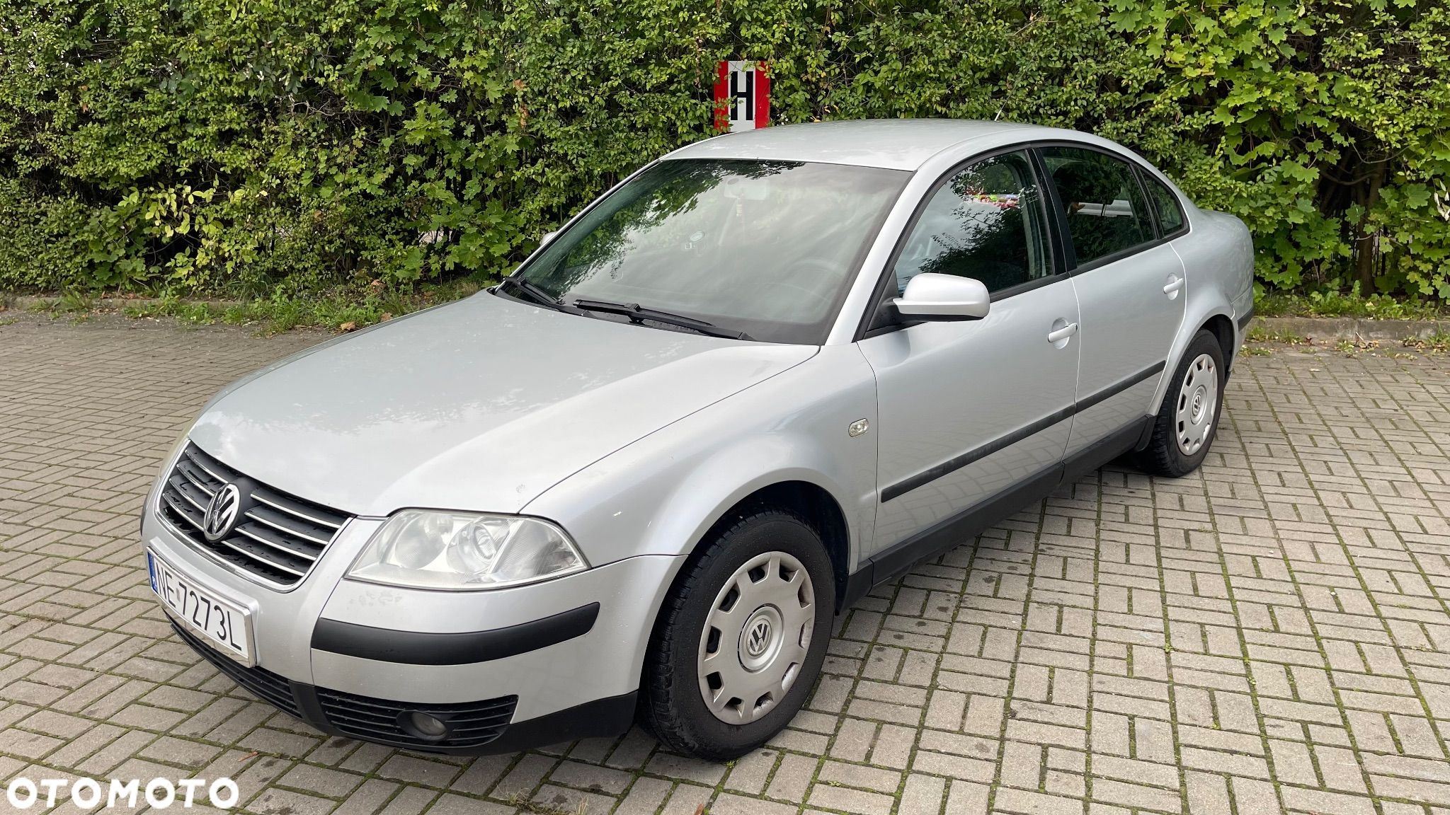 Volkswagen Passat 2.0 Basis - 1