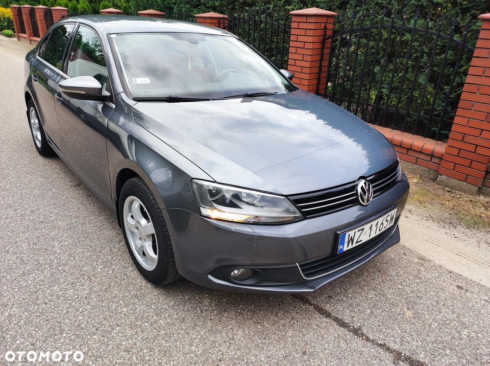 Volkswagen Jetta 2.0 TDI Highline DSG - 12