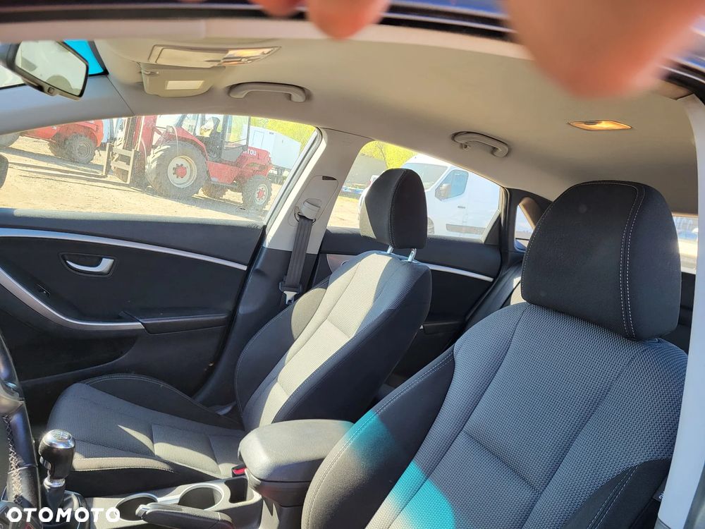 Hyundai i30 blue 1.6 CRDi Trend - 30