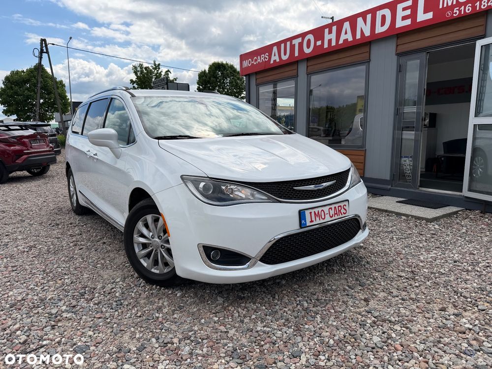 Chrysler Pacifica - 2
