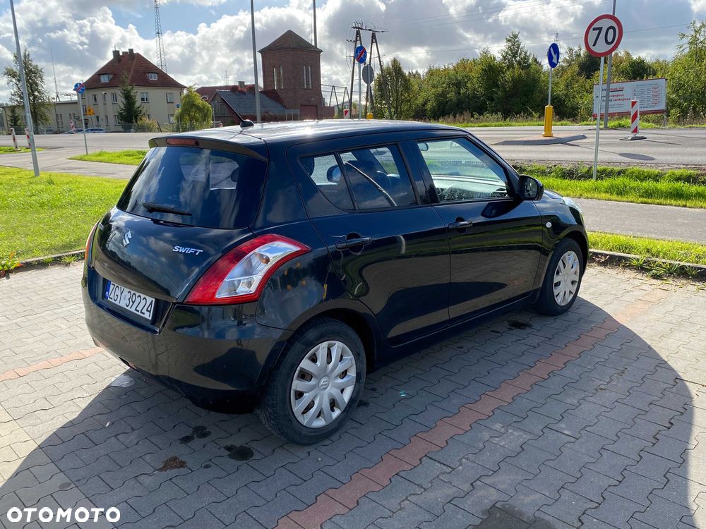 Suzuki Swift 2010 photo 2