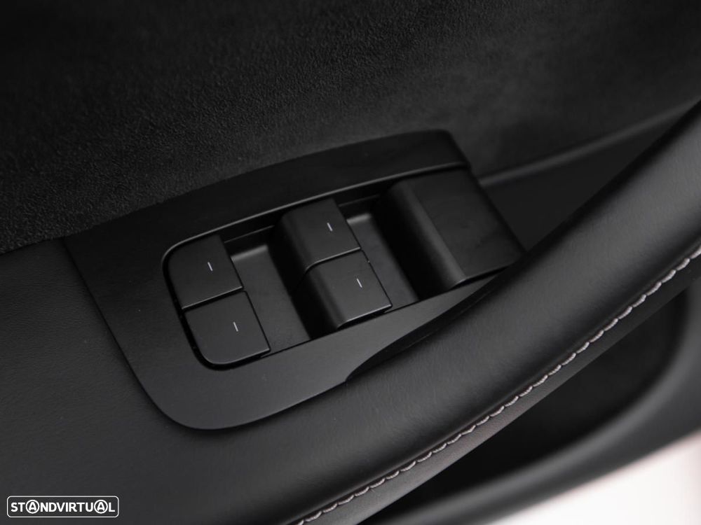 Tesla Model Y Performance Dual Motor AWD - 17