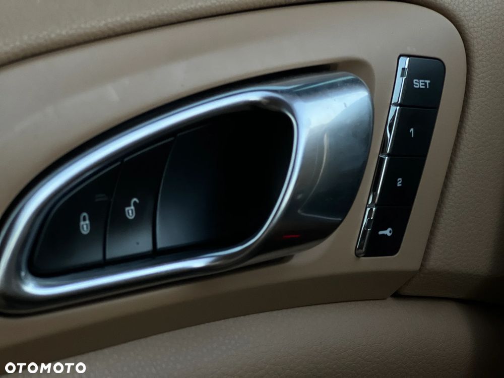 Porsche Cayenne - 24