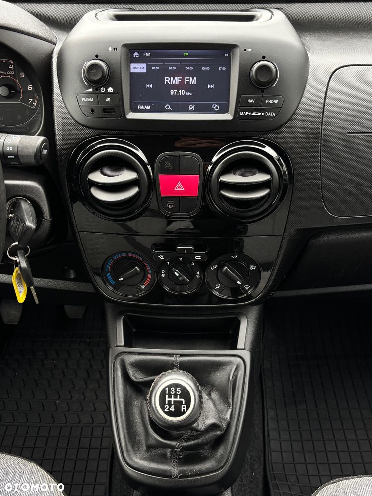 Fiat Qubo 1.4 8V Lounge - 17