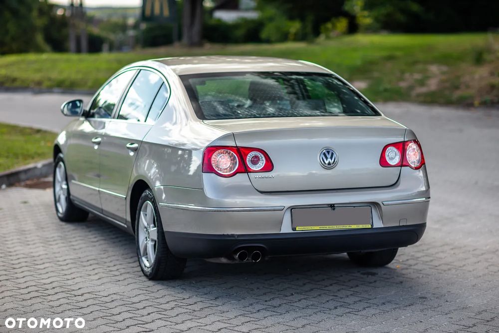 Volkswagen Passat 2.0 FSI Automatik Highline - 16
