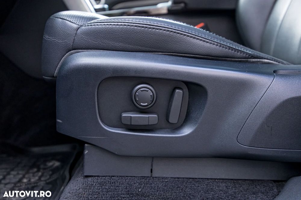 Land Rover Discovery 3.0 L TD6 HSE Luxury - 18