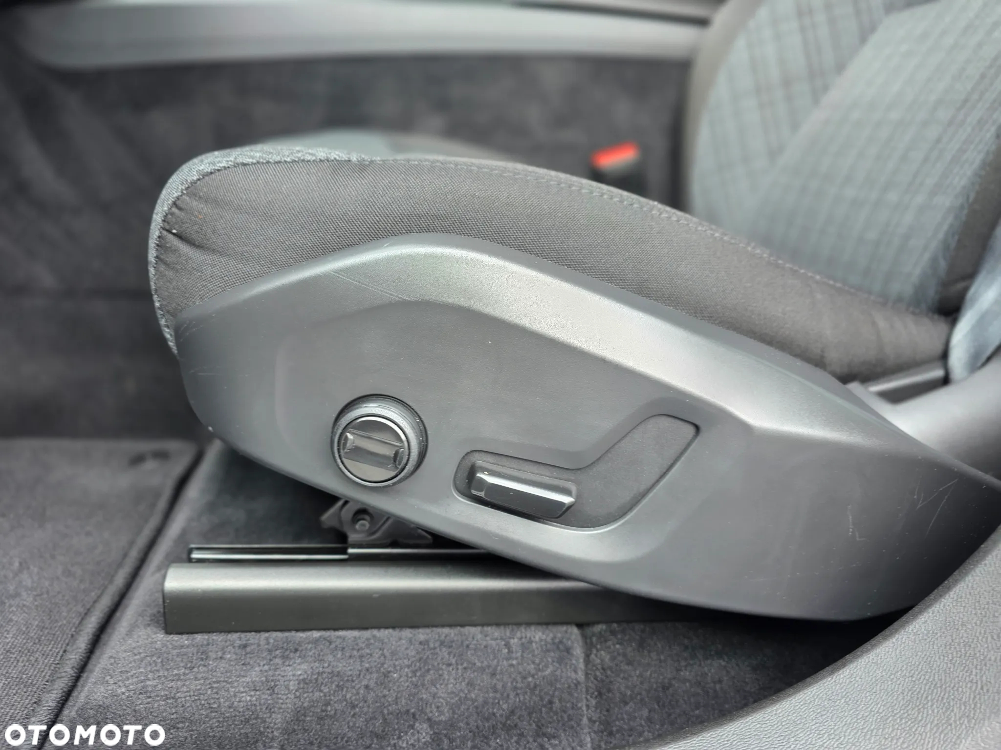 Volvo XC 60 T4 Momentum Pro - 33