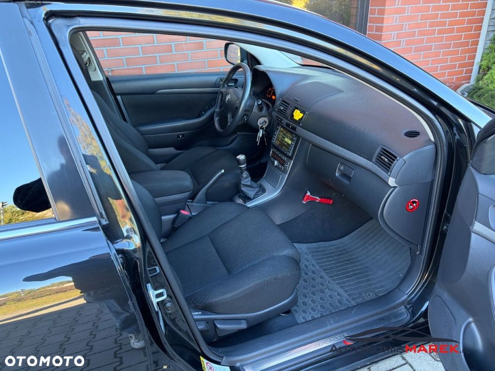 Toyota Avensis - 12