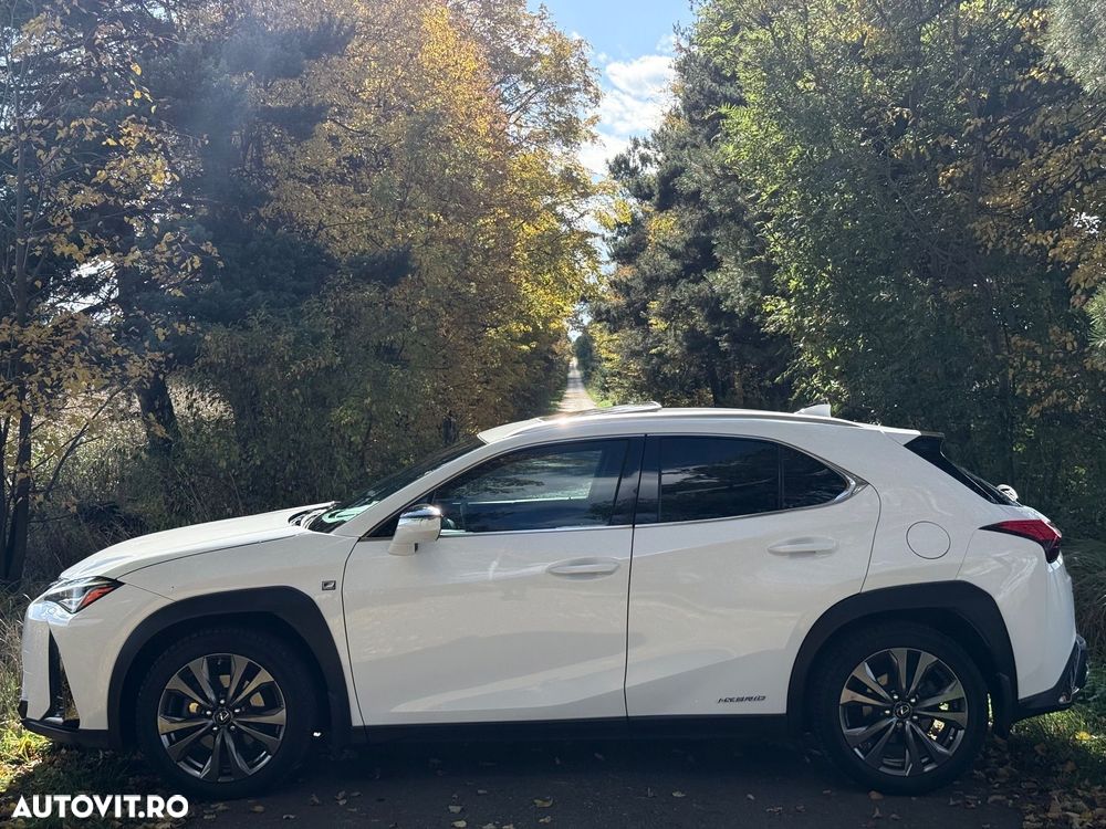 Lexus UX 250h (E-FOUR) F SPORT - 11