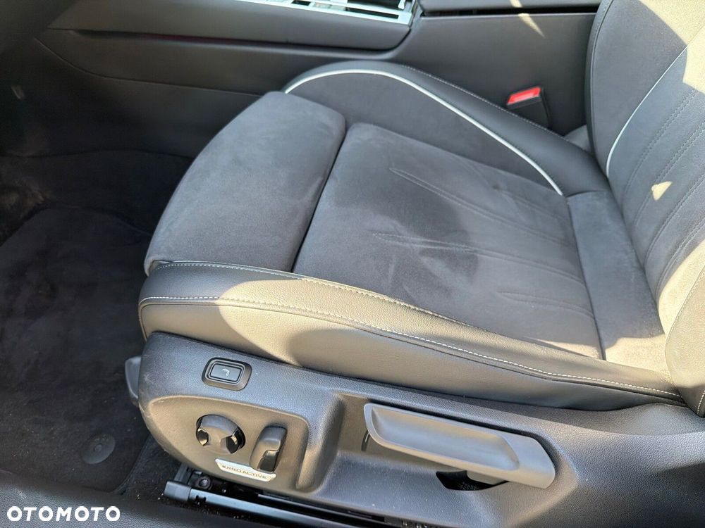 Volkswagen Passat 2.0 TDI SCR 4Mot Style DSG - 12