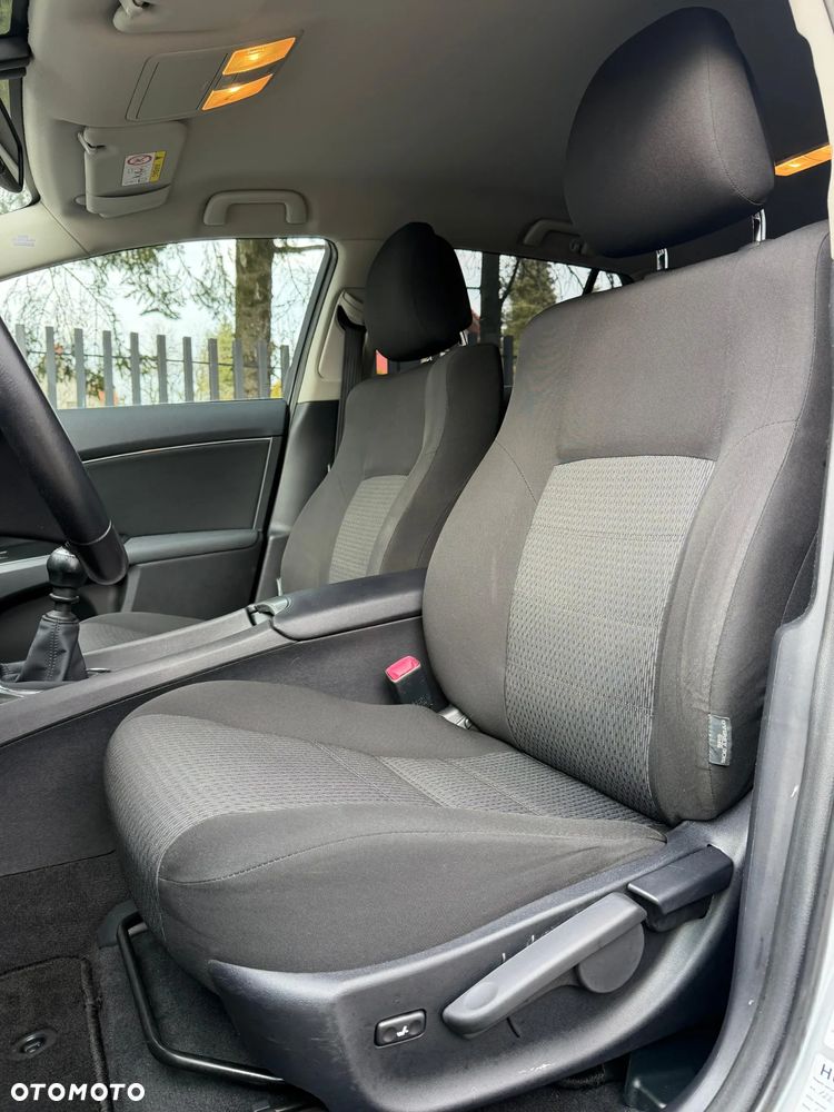 Toyota Avensis 1.8 Premium EU5 - 17