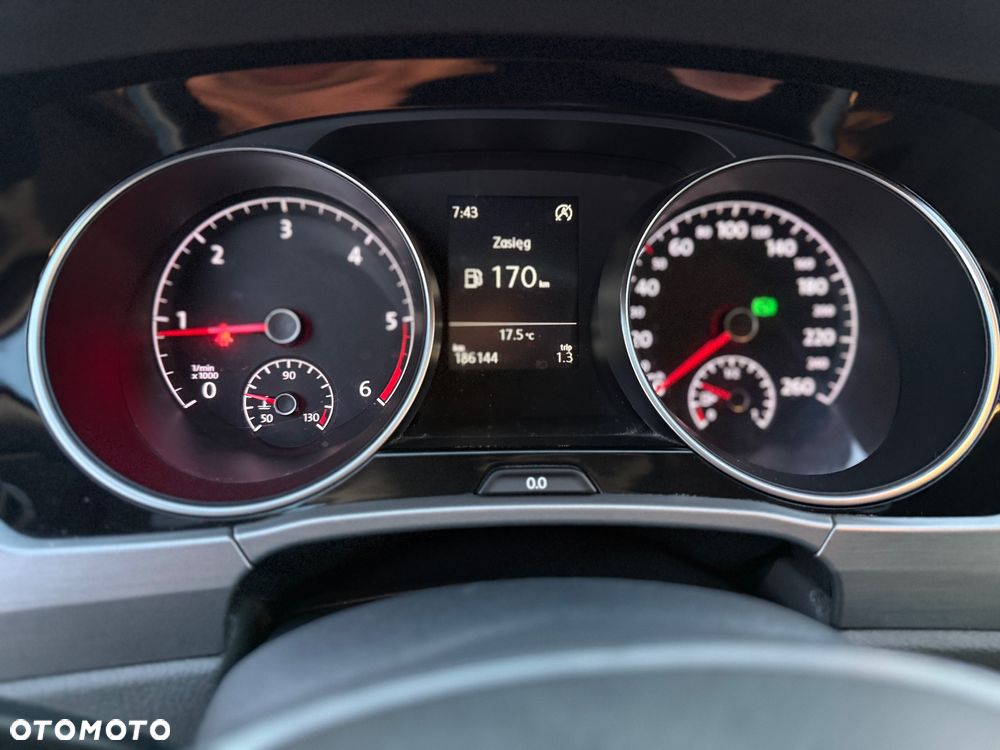 Volkswagen Touran - 18