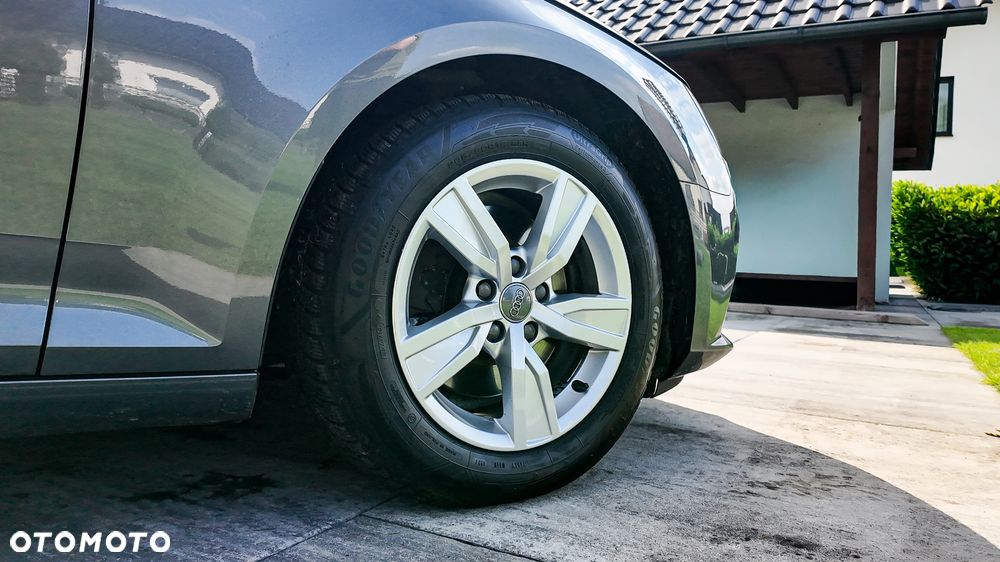 Audi A4 Avant 2.0 TDI design - 4