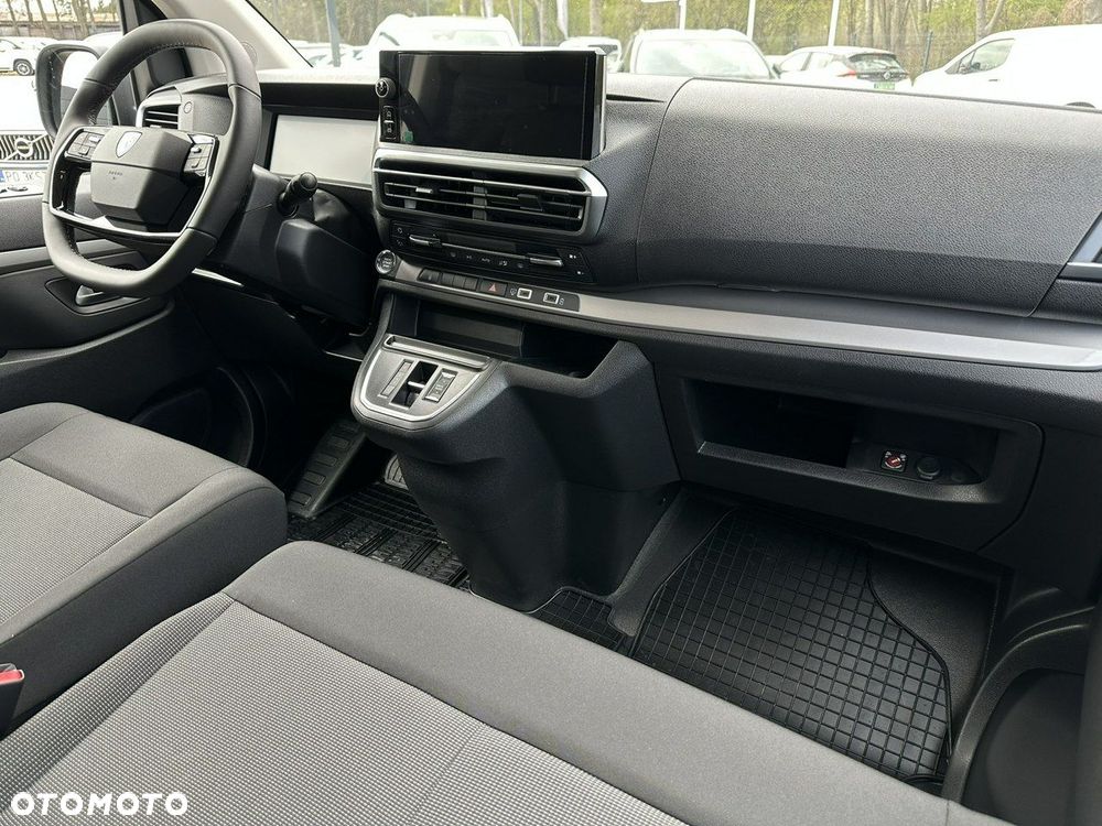 Peugeot Traveller - 23