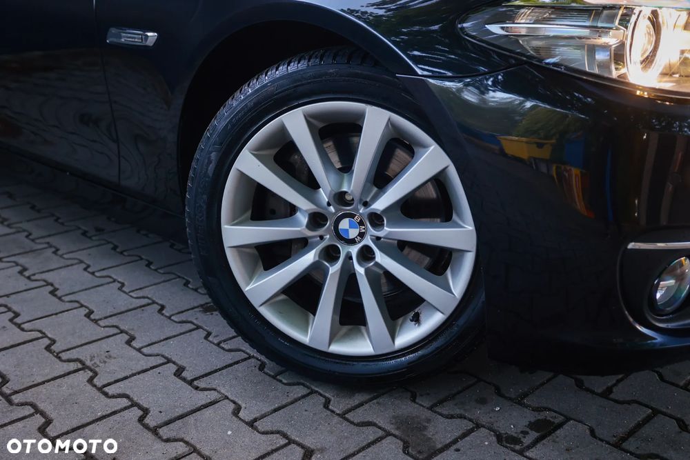 BMW Seria 5 525d Sport-Aut Luxury Line - 8