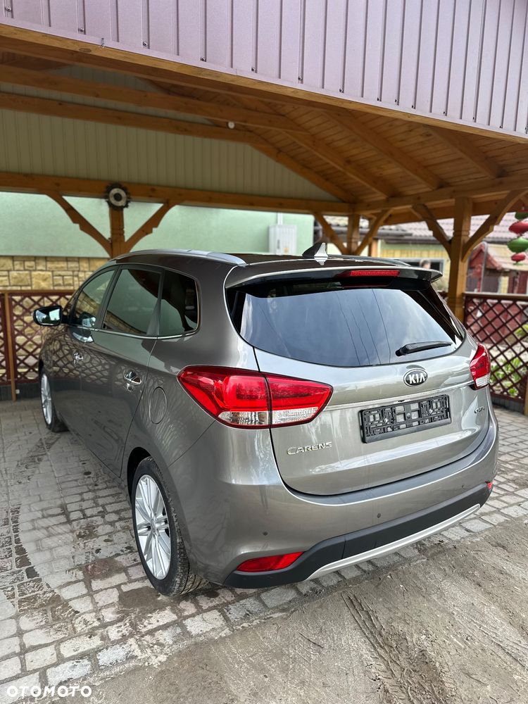 Kia Carens 1.7 CRDi M 7os EU6 - 13
