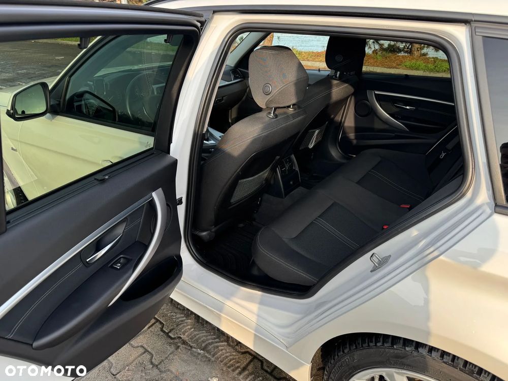 BMW Seria 3 320d Sport Line - 14