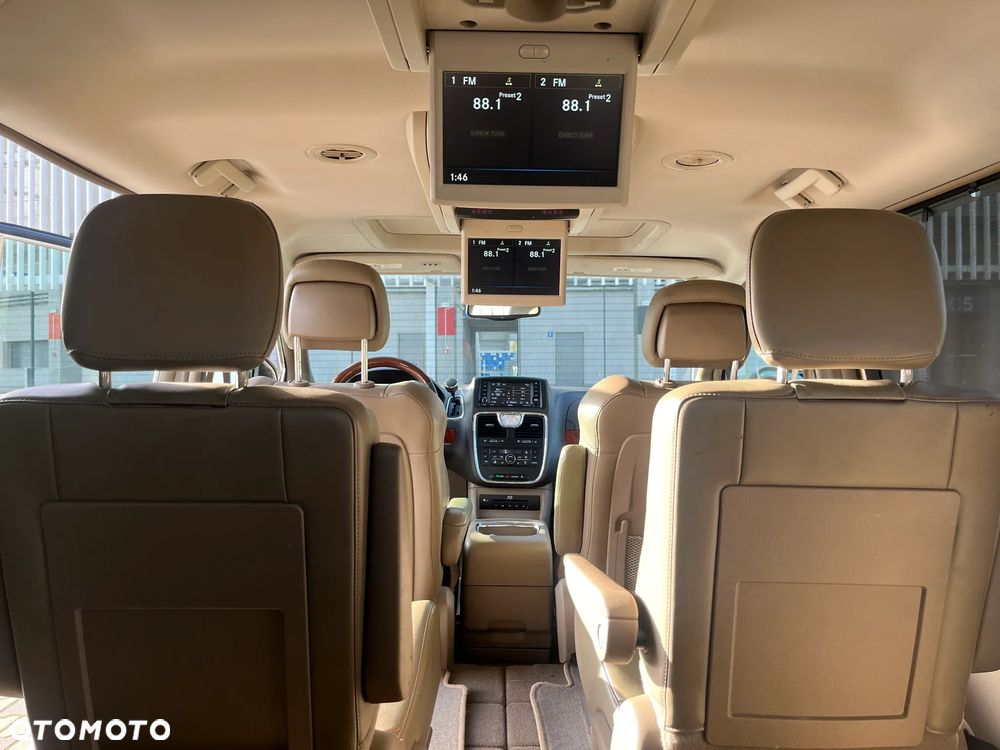 Chrysler Town & Country 3.6 Limited - 15
