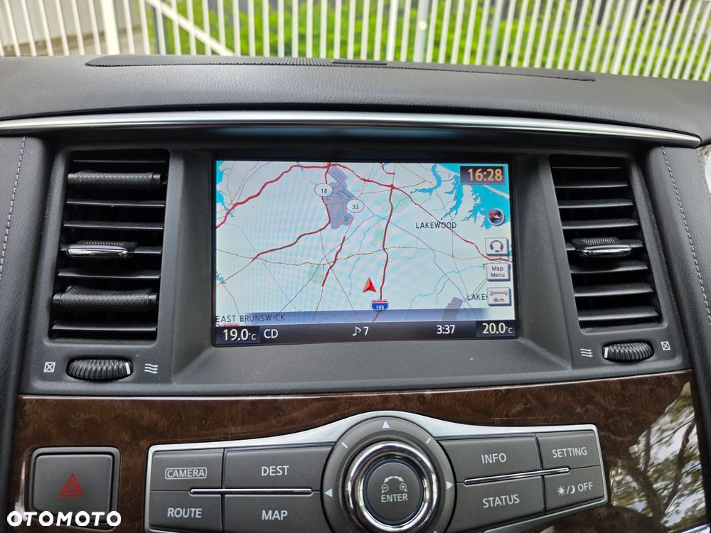 Infiniti QX80 - 15