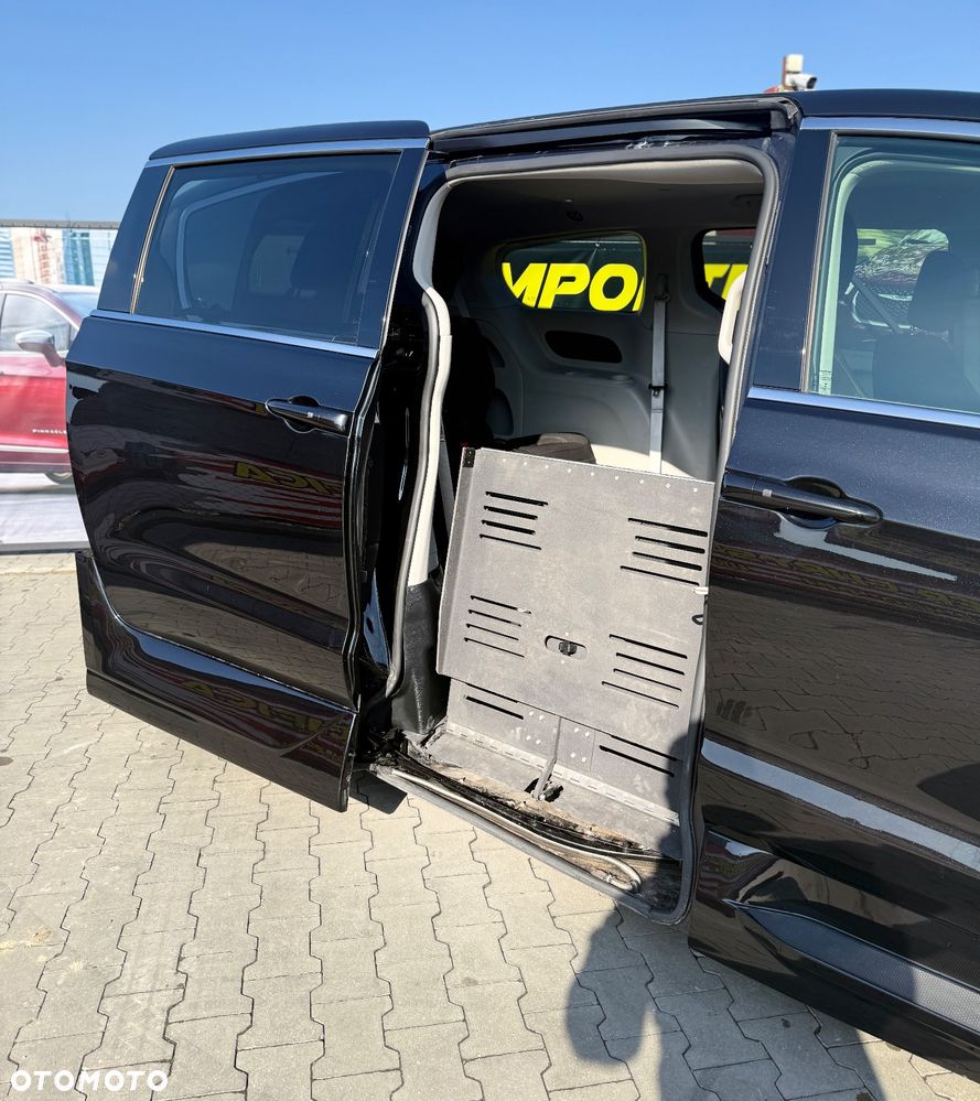 Chrysler Pacifica - 21