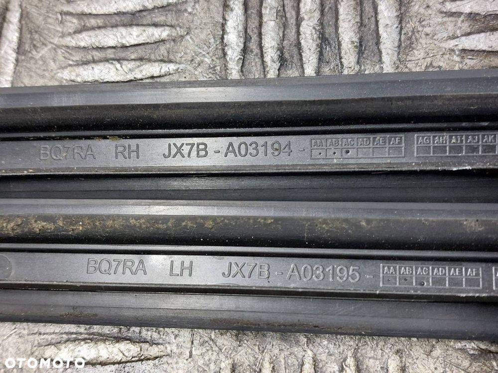 LISTWA ZGARNIAJĄCA SZYBY CZOŁOWEJ LEWA PRAWA FOCUS MK4 JX7B-A03195-AC - 5