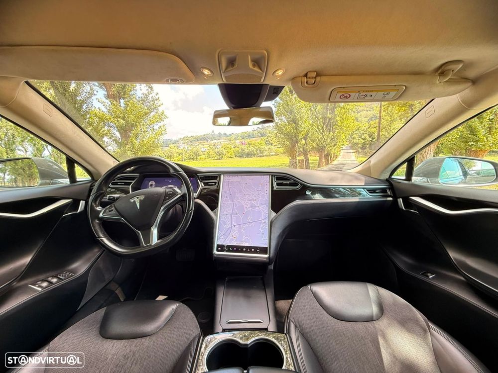 Tesla Model S - 12