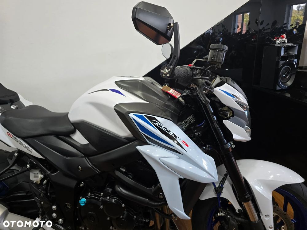 Suzuki GSX - 22