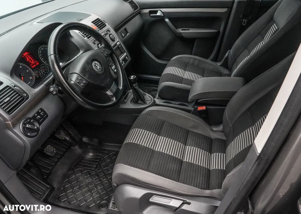 Volkswagen Touran 1.9 TDI DPF Conceptline BlueMotion - 11