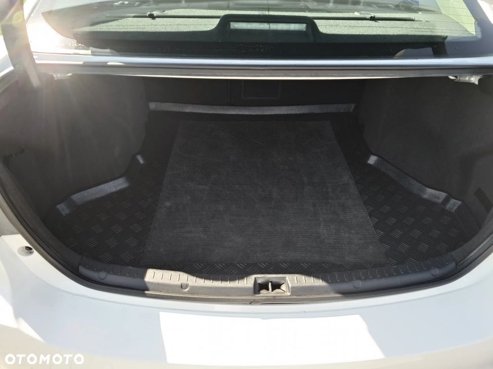Toyota Avensis 1.8 Premium - 20