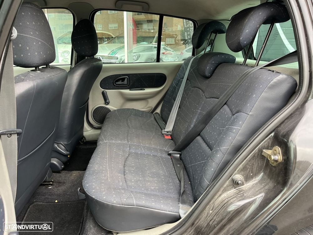 Renault Clio 1.2 16V Expression - 10
