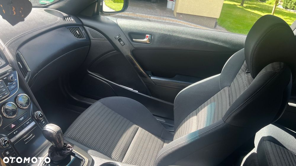 Hyundai Genesis Coupe - 11