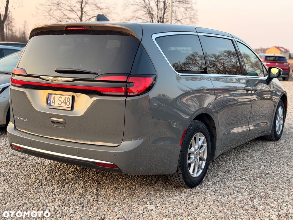 Chrysler Pacifica - 4