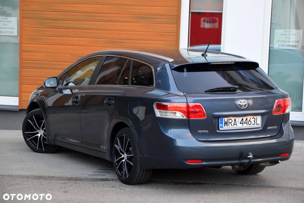 Toyota Avensis 1.8 Sol - 10
