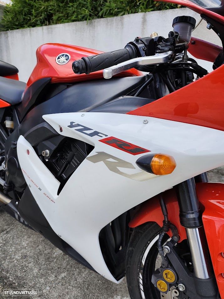 Yamaha R 1 - 10