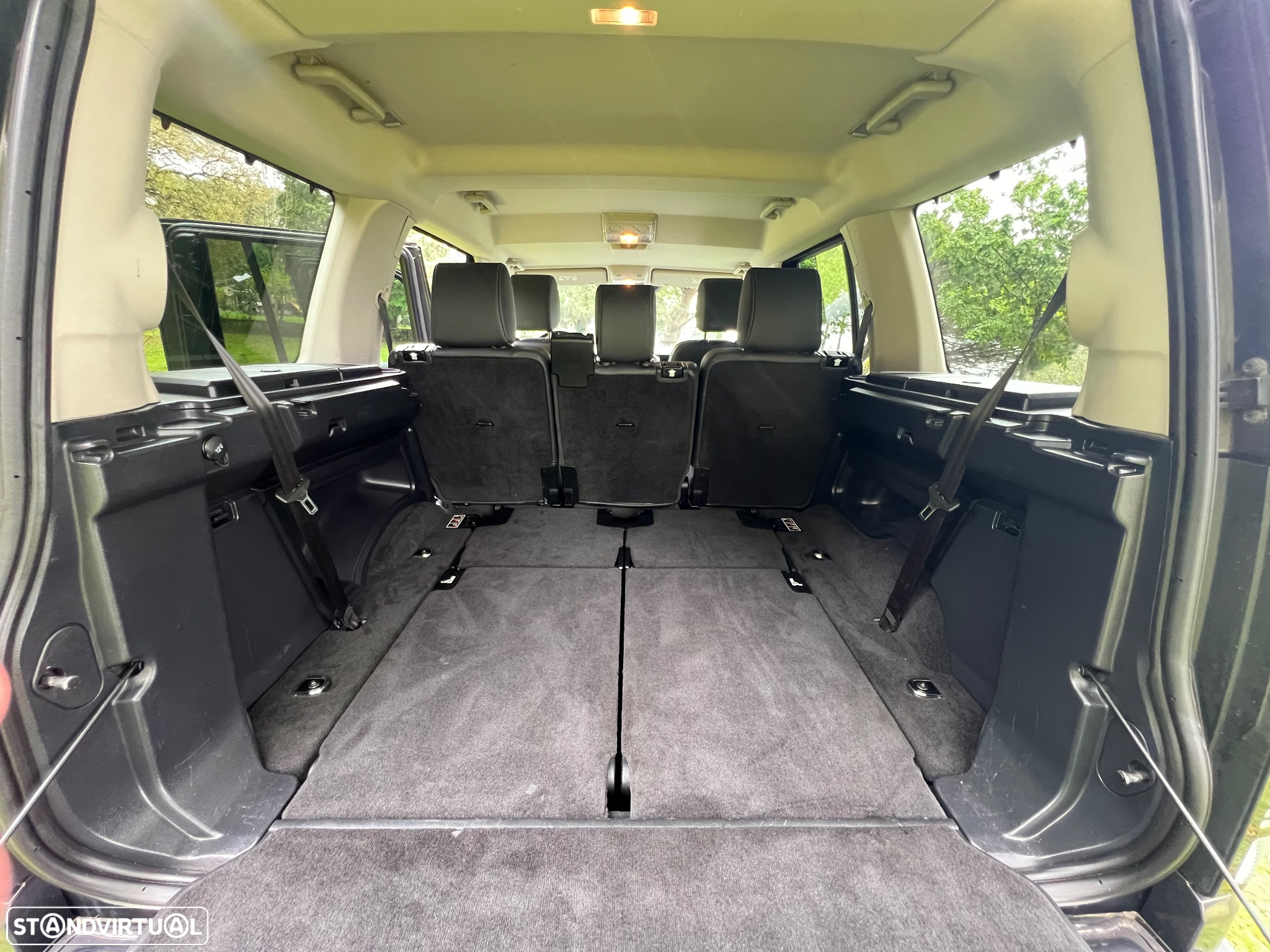 Land Rover Discovery SD V6 HSE - 36