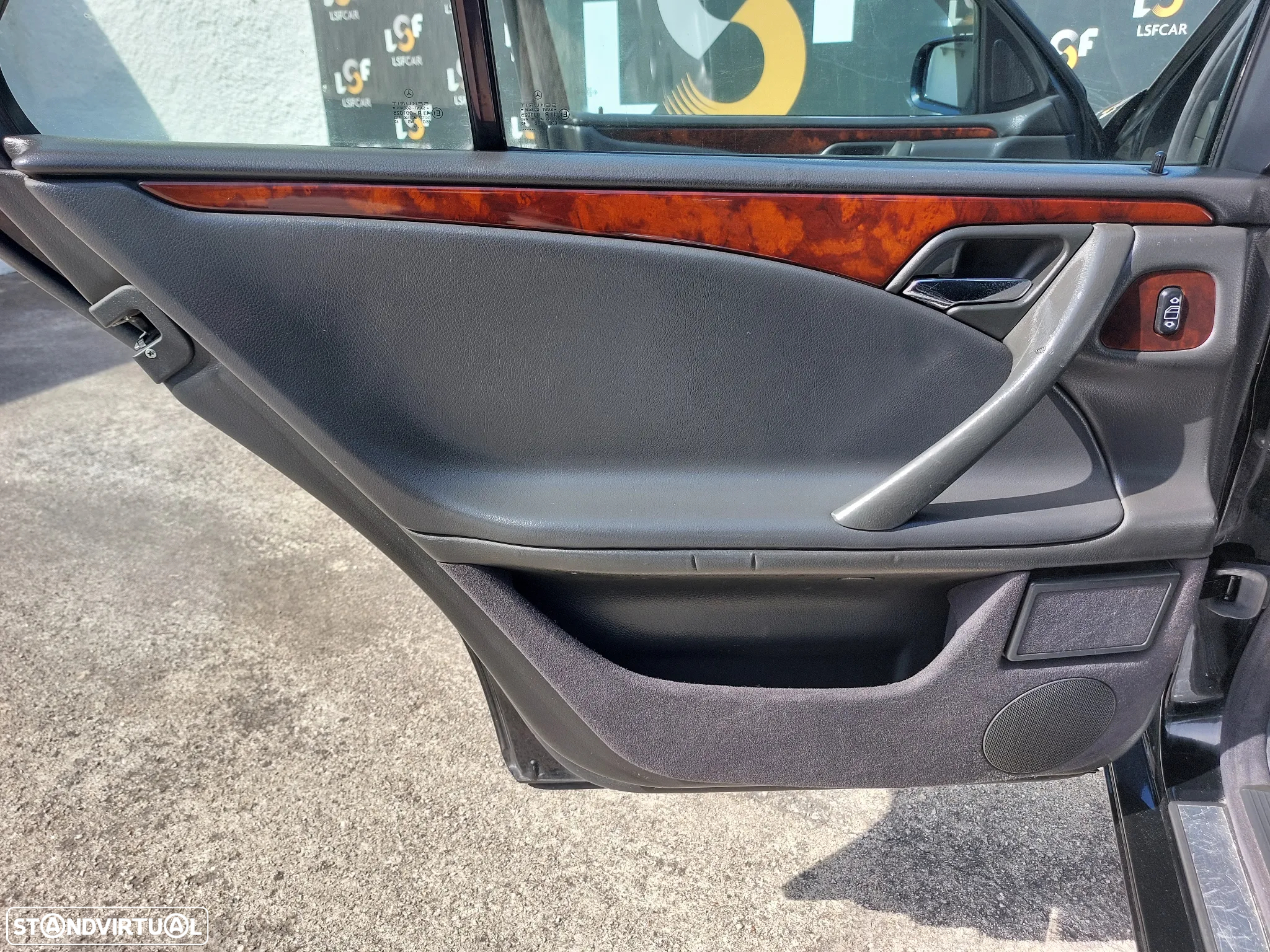 Mercedes-Benz E 220 - 16