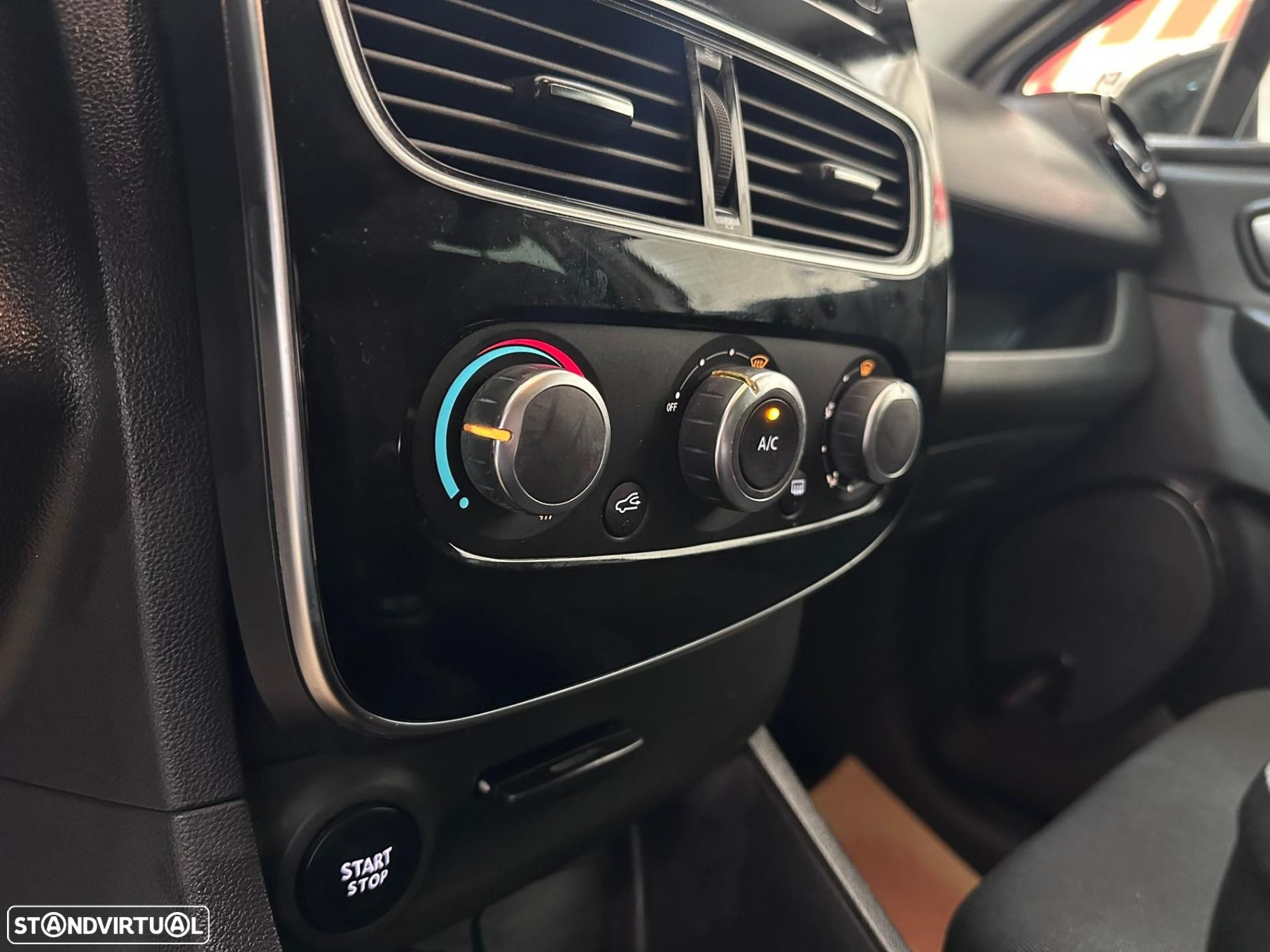 Renault Clio 0.9 TCe Limited - 29