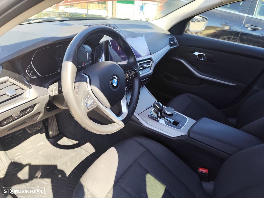 BMW 330 e Touring Auto - 11