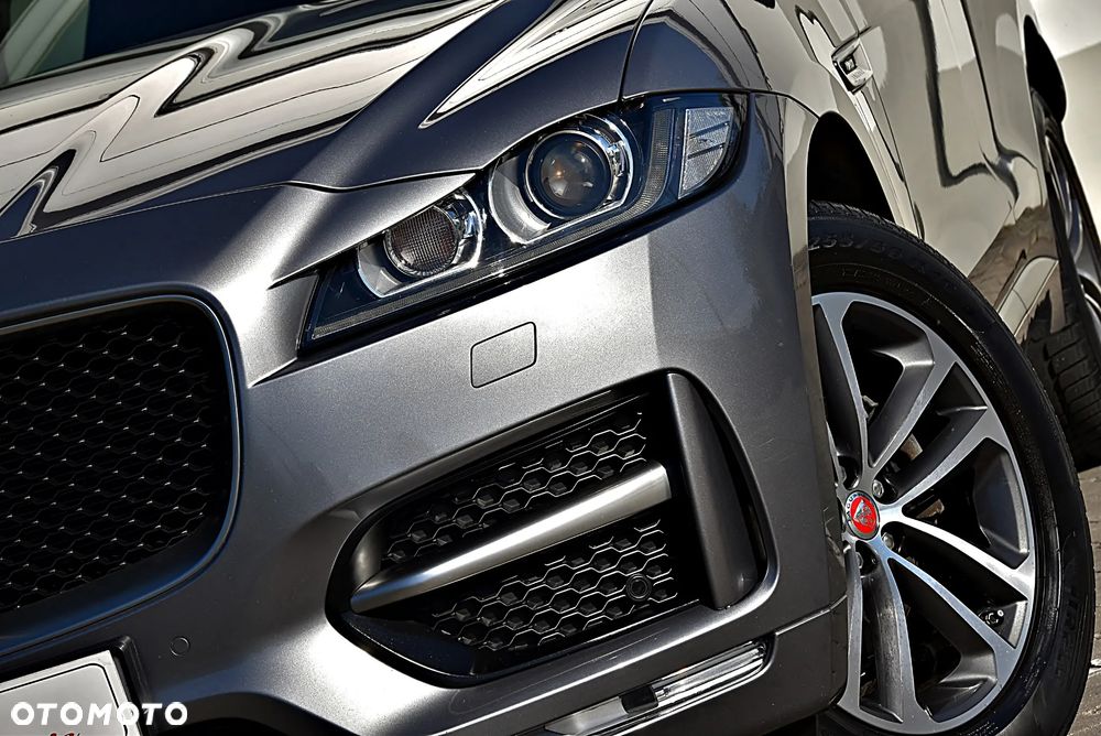 Jaguar F-Pace 2.0 i4P AWD R-Sport - 9