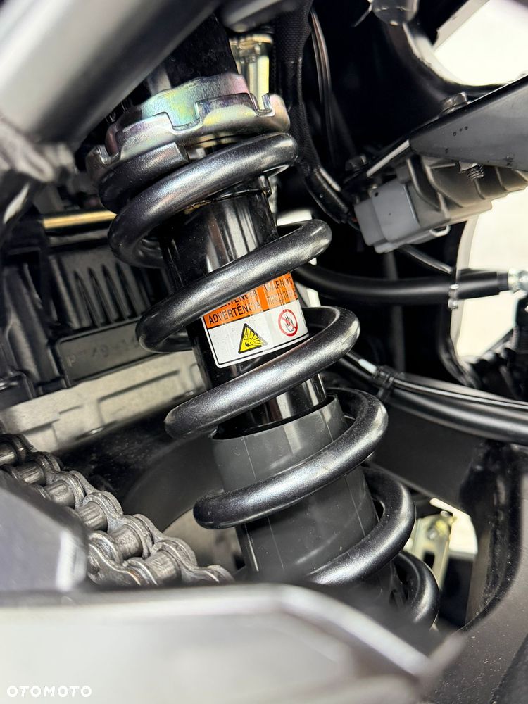 Suzuki GSX - 32