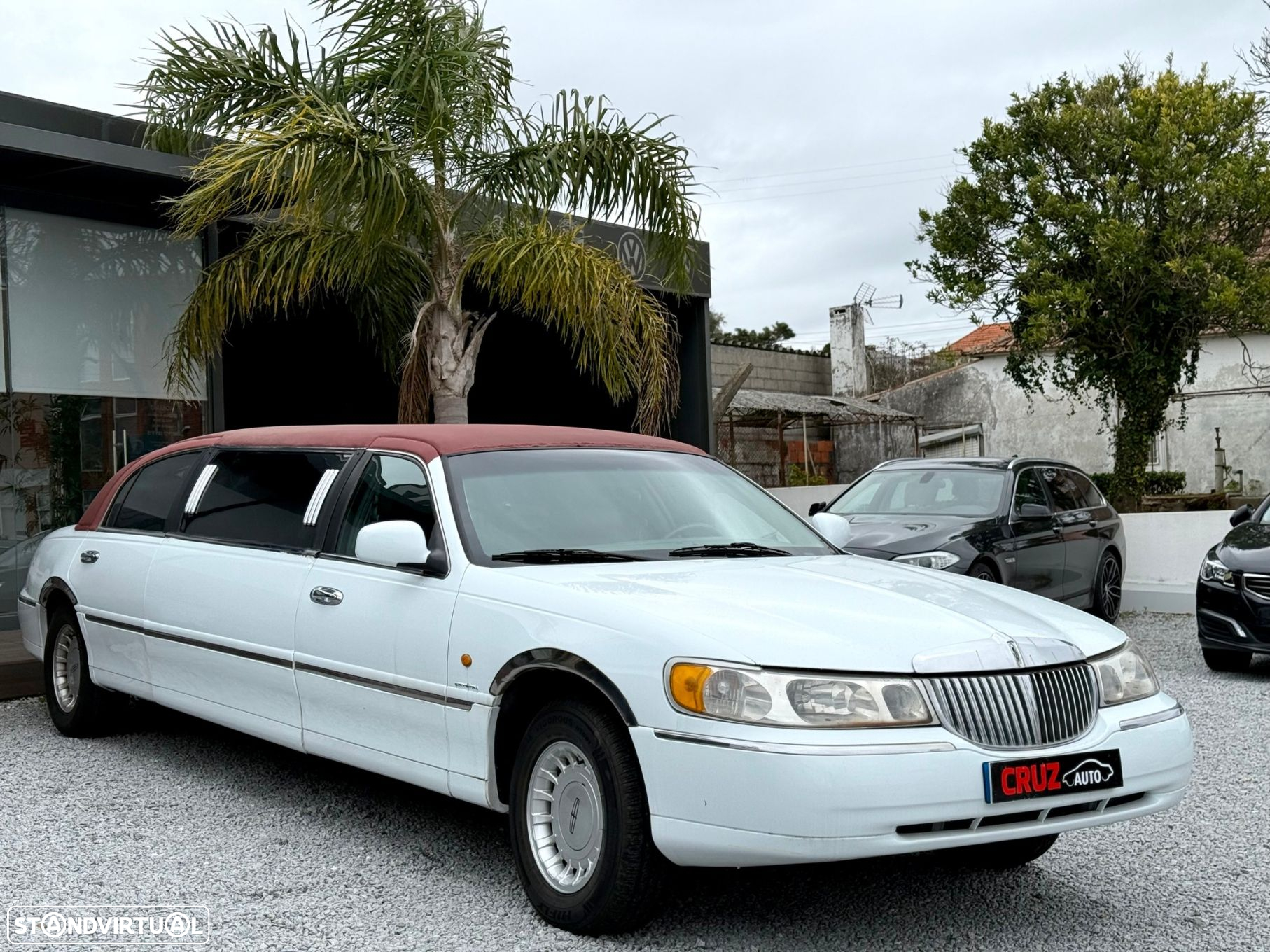 Lincoln Town Car - 21