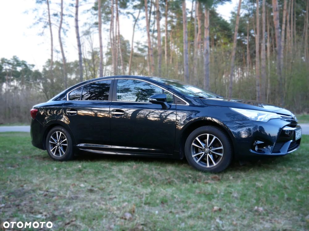 Toyota Avensis 1.8 Premium - 16