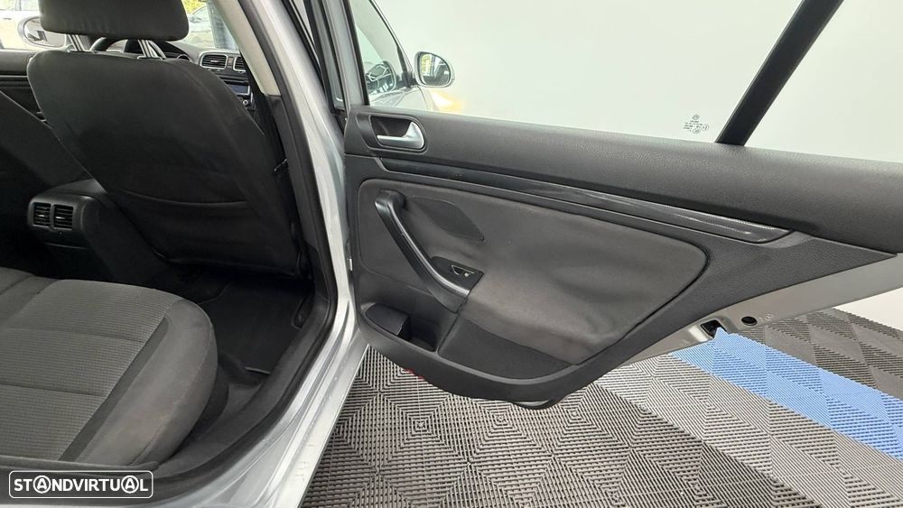 VW Golf Variant 1.6 TDi Confortline - 23