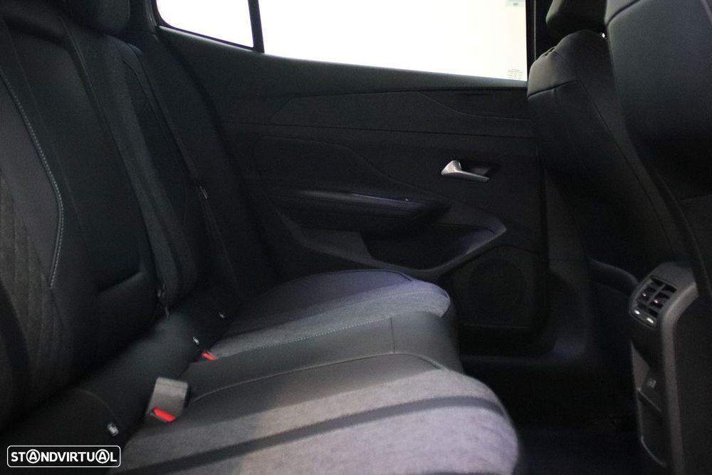 Peugeot 408 1.2 PureTech Allure EAT8 - 23