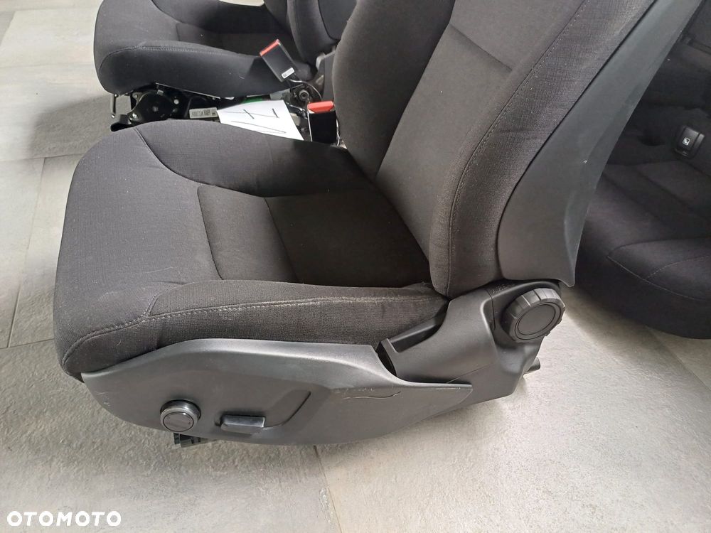 NR 71 Fotele przednie, napinacze, el. lędźwie, podłokietnik Volvo V60 2020 - 4