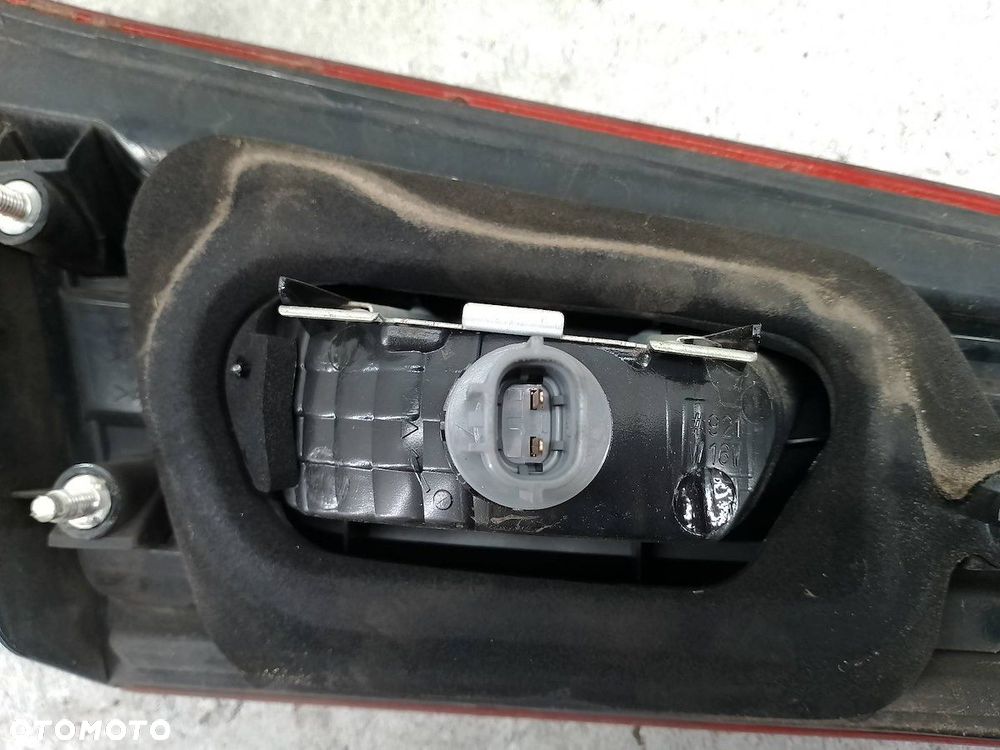 LAMPA TYLNA PRAWA W KLAPE MITSUBISHI ASX I P9373 - 3