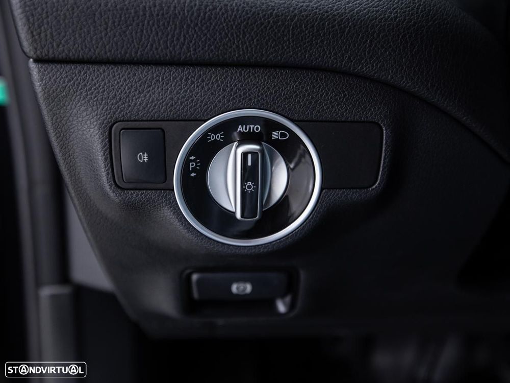 Mercedes-Benz CLA 220 — fotografia 15