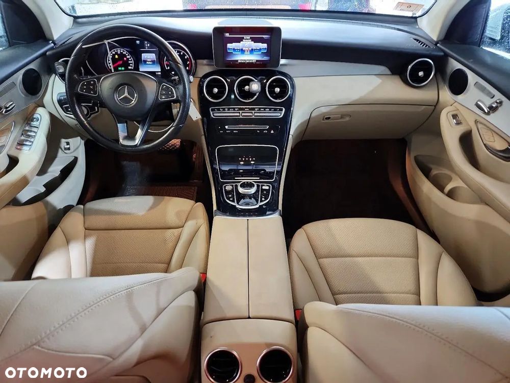 Mercedes-Benz GLC - 32