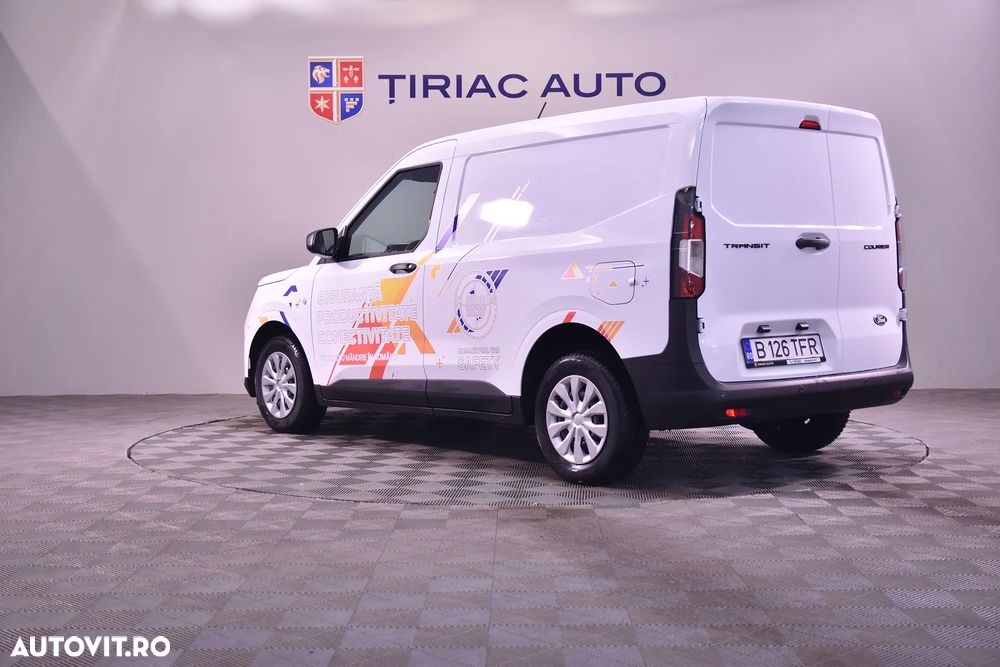 Ford Transit Courier Van - 3