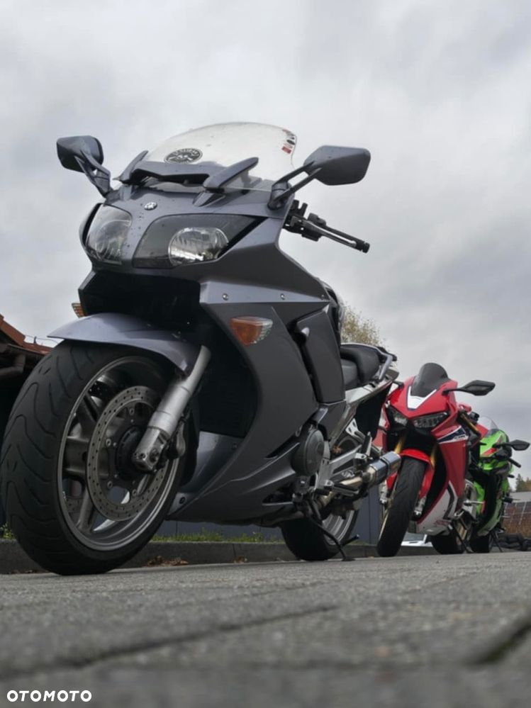 Yamaha FJR - 10